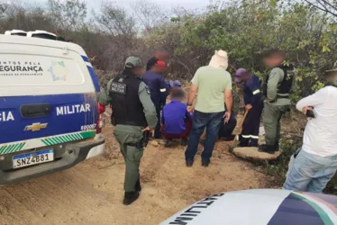 Imagem ilustrativa da imagem Polícia encontra 18 ligações clandestinas de água no Sertão. Uma pessoa é presa