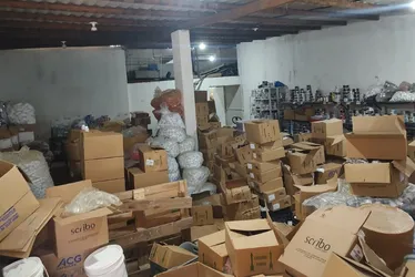 Imagem ilustrativa da imagem Polícia fecha laboratório clandestino e apreende 500 kg de produtos em Itapemirim
