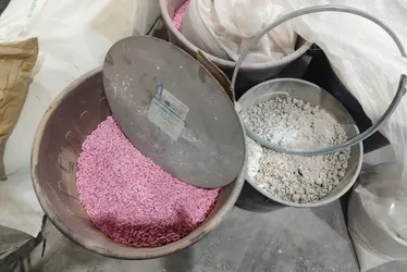 Imagem ilustrativa da imagem Polícia fecha laboratório clandestino e apreende 500 kg de produtos em Itapemirim