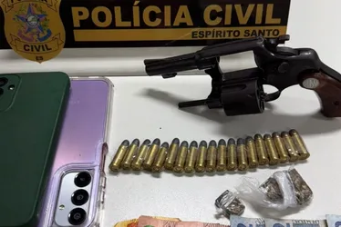 Imagem ilustrativa da imagem Polícia prende quatro suspeitos e apreende drogas e arma em Pedro Canário
