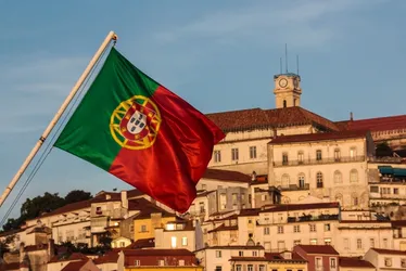 Imagem ilustrativa da imagem Portugal para de publicar medida de igualdade de direitos e deveres a brasileiros