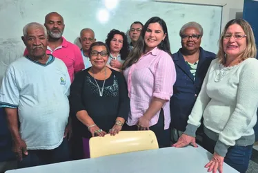 Imagem ilustrativa da imagem Professora do EJA de Guarapari fica entre as melhores do País com método inovador