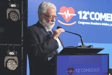 Imagem ilustrativa da imagem “Prova obrigatória para médicos é urgente”, diz especialista