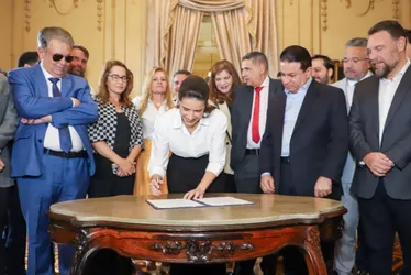Imagem ilustrativa da imagem Raquel sanciona lei que autoriza empréstimo de R$ 1,5 bilhão para obras em PE