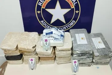 Imagem ilustrativa da imagem Receita Federal apreende R$ 3,4 milhões em cocaína e pasta base no Grande Recife