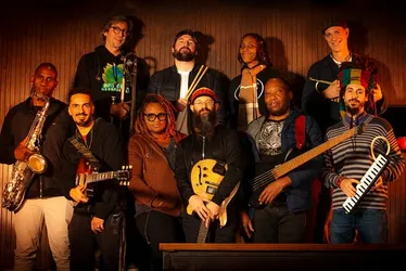 Imagem ilustrativa da imagem Reggae do Groundation se apresenta no Brasil Jamaica Fstvl