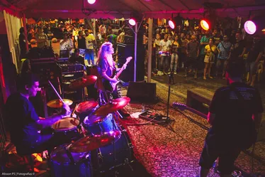 Imagem ilustrativa da imagem Rock na Calçada celebra 10 anos com programação que une rock e rap no Recife Antigo