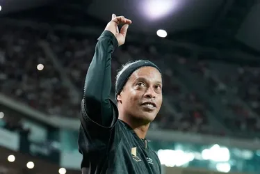 Imagem ilustrativa da imagem Ronaldinho Gaúcho entregará Bola de Ouro hoje, em Paris