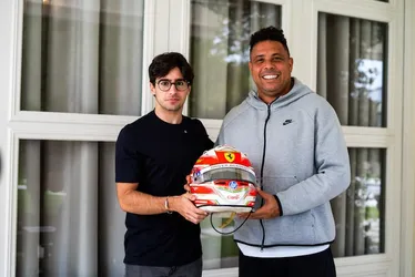 Imagem ilustrativa da imagem Ronaldo amplia lista de clientes e passa a agenciar piloto Rafael Câmara