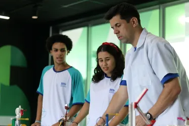 Imagem ilustrativa da imagem SESI abre inscrições para contratação de professores com salário de até R$ 5.200