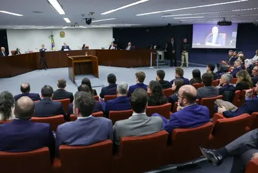Imagem ilustrativa da imagem Saiba como foi o 1º dia do julgamento de Bolsonaro e mais sete réus