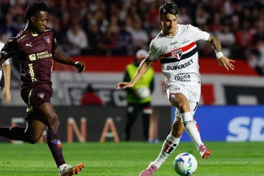Imagem ilustrativa da imagem São Paulo se rende, perde para LDU e cai na Libertadores com ofensas a Casares
