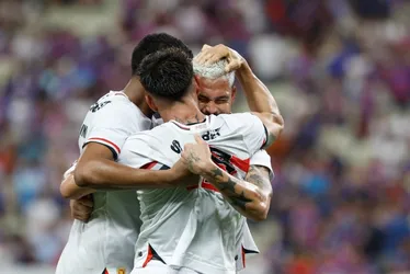 Imagem ilustrativa da imagem São Paulo vence o Fortaleza com um a menos e respira antes de encarar o Palmeiras