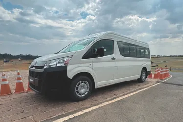 Imagem ilustrativa da imagem Toyota lança a Hiace, uma van derivada da Hilux e SW4