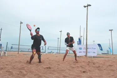 Imagem ilustrativa da imagem Tribuna Open de Beach Tênis: hora de conhecer o Rei e a Rainha da praia!