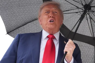 Imagem ilustrativa da imagem Trump embarca para Israel e diz que guerra acabou em Gaza