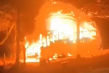 Imagem ilustrativa da imagem VÍDEO | Motorhome é destruído em incêndio na Serra