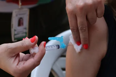 Imagem ilustrativa da imagem Vacina contra HPV reduz em 58% casos de câncer de colo de útero