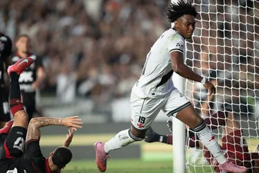 Imagem ilustrativa da imagem Vasco derrota o Vitória se afasta da zona do rebaixamento do Brasileirão
