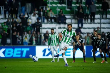 Imagem ilustrativa da imagem Vasco sofre com o que fez com Santos, Juventude vence e arranca com Carpini