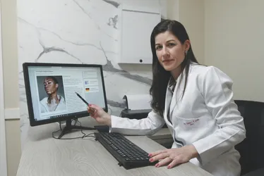 Imagem ilustrativa da imagem Vitiligo: dermatologista explica doença que causa perda de cor na pele