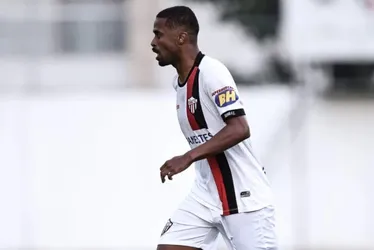 Imagem ilustrativa da imagem Vitória acerta com o atacante Vinícius para a próxima temporada