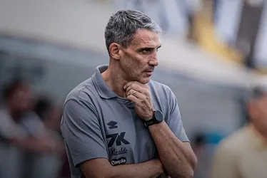 Imagem ilustrativa da imagem Vojvoda estreia no Santos em empate sem gols diante do Fluminense na Vila Belmiro