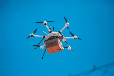 Imagem ilustrativa da imagem iFood é a primeira autorizada a utilizar drones para entregas no Brasil