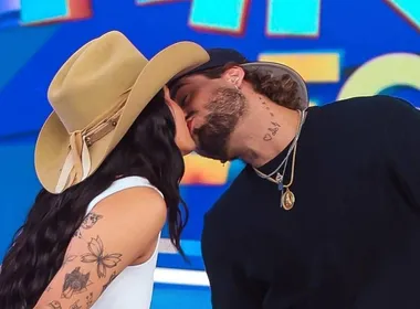 Imagem ilustrativa da imagem Após confirmarem relação, Ana Castela e Zé Felipe trocam primeiro beijo em público