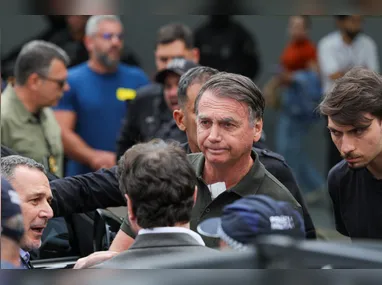 Imagem ilustrativa da imagem Bolsonaro deixa hospital após exames, e médico cita estado fragilizado