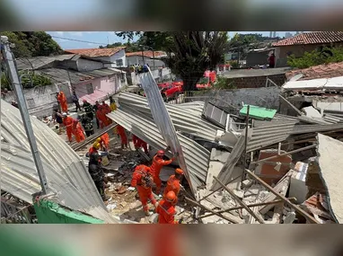 Imagem ilustrativa da imagem Desabamento de imóvel deixa um morto e feridos em Olinda, Pernambuco