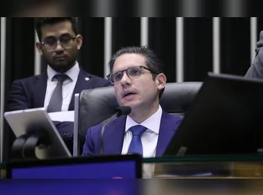 Imagem ilustrativa da imagem Quando Câmara prevê votar PL de proteção de crianças nas redes, desengavetado após vídeo de Felca