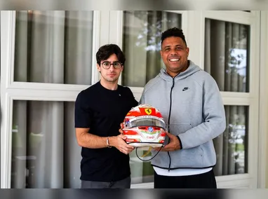 Imagem ilustrativa da imagem Ronaldo amplia lista de clientes e passa a agenciar piloto Rafael Câmara