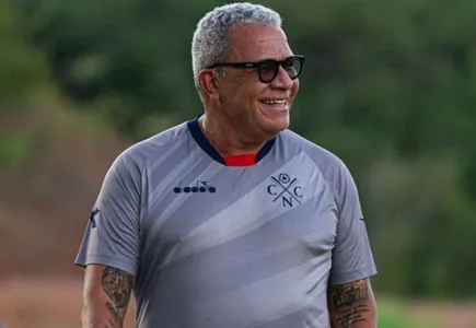 
          Imagem ilustrativa da imagem Hélio dos Anjos levou o Náutico ao caminho certo
          