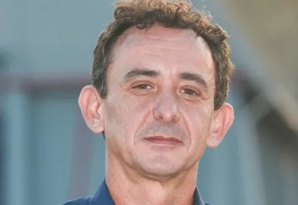 
          Imagem ilustrativa da imagem “Um porto de pessoas para pessoas”
          