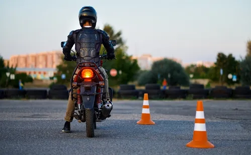 
          Imagem ilustrativa da imagem 15 vagas para curso de pilotar motos com mais segurança
          