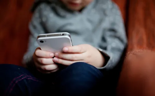 
          Imagem ilustrativa da imagem 20% das crianças e adolescentes já receberam mensagens sexuais, diz estudo
          