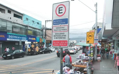 
          Imagem ilustrativa da imagem 87 mil multados este ano no ES por estacionar em locais proibidos
          