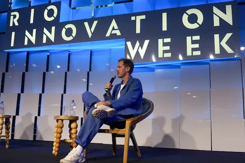 
          Imagem ilustrativa da imagem ‘A Fórmula 1 deve acelerar para se tornar mais verde’, diz Sebastian Vettel em visita ao Brasil
          