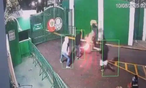 
          Imagem ilustrativa da imagem Academia de Futebol do Palmeiras é alvo de ataque com rojões; veja vídeo
          