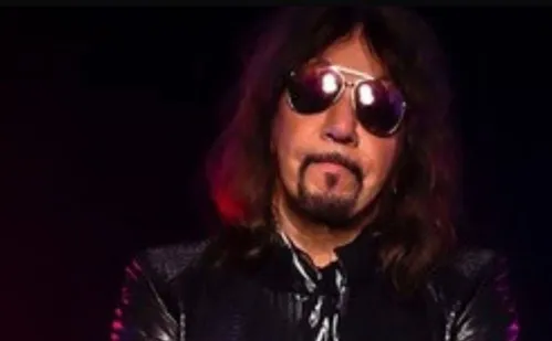 
          Imagem ilustrativa da imagem Ace Frehley, guitarrista fundador do Kiss, morre aos 74 anos
          