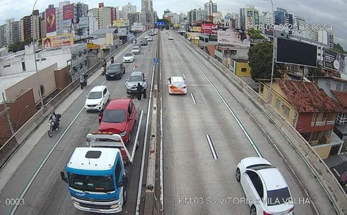 
          Imagem ilustrativa da imagem Engavetamento entre seis veículos complica trânsito na Terceira Ponte
          