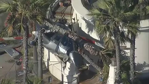 
          Imagem ilustrativa da imagem Acidente de helicóptero deixa cinco feridos em praia da Califórnia, nos EUA
          