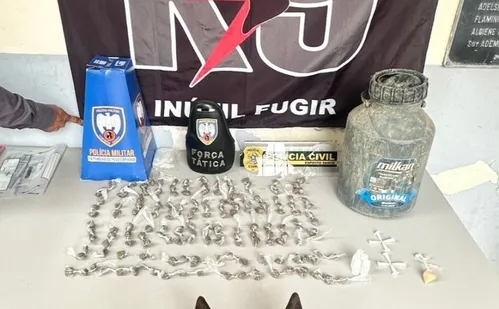 
          Imagem ilustrativa da imagem Adolescentes são detidos após drogas serem encontradas em tonel no Noroeste do ES
          