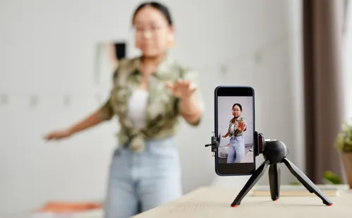 
          Imagem ilustrativa da imagem Adultização: Projetos contra a exposição indevida de crianças na internet
          