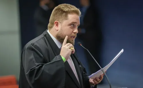 
          Imagem ilustrativa da imagem Advogado de Heleno critica atuação de Moraes em interrogatórios
          