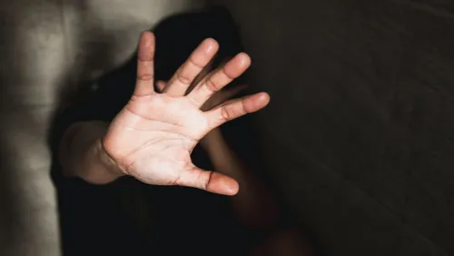 
          Imagem ilustrativa da imagem Advogado é preso depois de enviar vídeo íntimo para a filha adolescente em PE
          