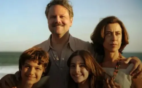 
          Imagem ilustrativa da imagem 'Ainda Estou Aqui' é escolhido Melhor Filme do Ano pela crítica internacional
          