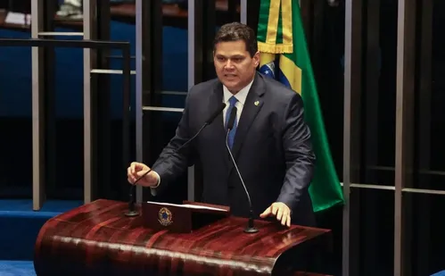 
          Imagem ilustrativa da imagem Alcolumbre rejeita anistia para Bolsonaro e diz que votará texto alternativo
          