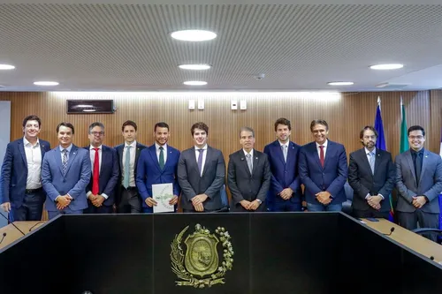 
          Imagem ilustrativa da imagem Alepe aprova projeto de lei que combate bebidas falsificadas em PE
          